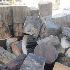 薪活0円、玉切り済、大玉、中玉、薪には最高の樫木、薪ストーブの画像