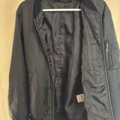 UNIQLO ブラック　ジャンパーの画像