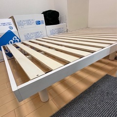ベッドフレーム　セミダブルの画像