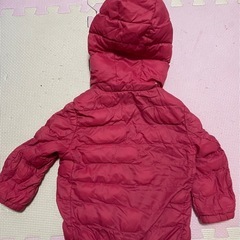 UNIQLOのフード付きダウン90センチの画像