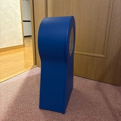 大きなブルーの時計の画像