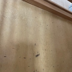 木製の犬のケージの画像