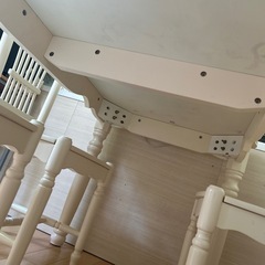 輸入家具　姫系　ホワイト　ダイニングテーブルの画像