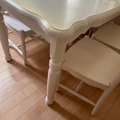 輸入家具　姫系　ホワイト　ダイニングテーブルの画像