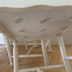 輸入家具　姫系　ホワイト　ダイニングテーブルの画像