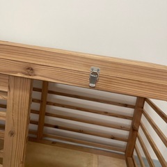 木製の犬のケージの画像