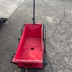 荷物運ぶキャリーカートの画像