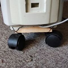 デロンギ、オイルヒーター、100V / 最大1500W（三段階の可変式）の画像