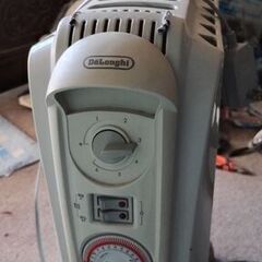 デロンギ、オイルヒーター、100V / 最大1500W（三段階の可変式）の画像
