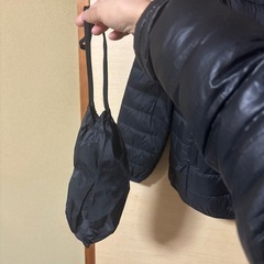 完全未使用！定価4039円で売られていた、軽くてあったかいインナーにも使えるダウンジャケット(収納袋付き)の画像