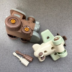 組み立ておもちゃ　飛行機　汽車の画像