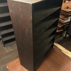 レトロなシェルフ　棚の画像