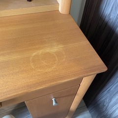 ドレッサー、椅子の画像