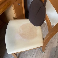 ドレッサー、椅子の画像