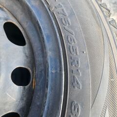 スタッドレスタイヤの画像