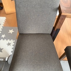 ダイニングテーブルと椅子の画像