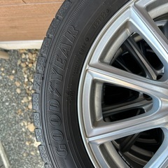 プリウス 205/55R16 スタッドレス 2022年製 ホイール付きの画像