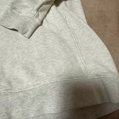 白〜ライトグレー系 フード付きパーカー LLの画像
