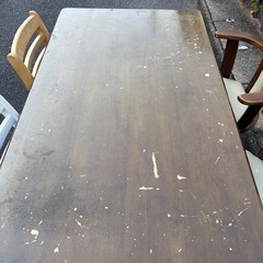 ダイニングテーブルと椅子4点の画像