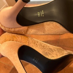 花柄パンプスの画像