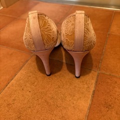 花柄パンプスの画像