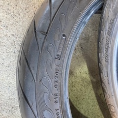 215/45r17 タイヤ2本の画像