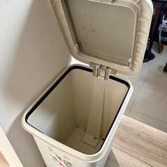 	【無料】ニトリ 30L ゴミ箱の画像