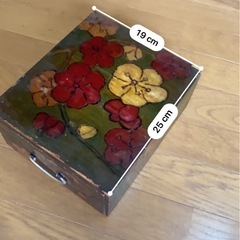 【無料1/4まで】木製 引き出し箱／花柄ペイント／レトロの画像