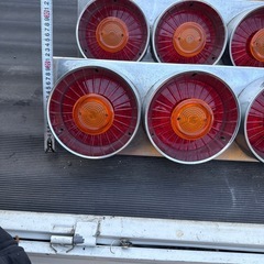 トラックのテールランプの画像