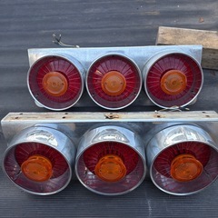 トラックのテールランプの画像