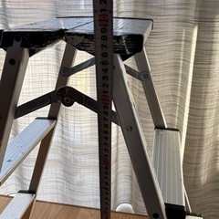 島忠ホームズ　アルミ脚立  3段 定価3,980円の画像