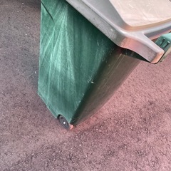 キャスター付き　大きなゴミ箱の画像