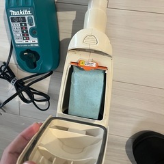 【充電器付き】makita 掃除機の画像