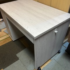 pcデスクテーブル　作業台の画像