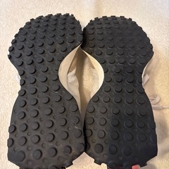 ニューバランス327 26.5センチ
の画像