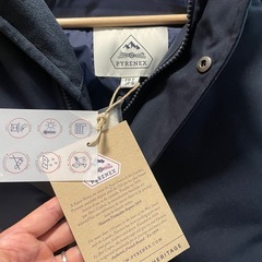 【超美品】先着限りPYRENEX ネイビーダウンジャケット フード付きの画像