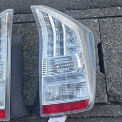 30プリウス テールランプの画像
