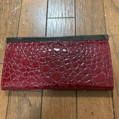 財布　赤の画像