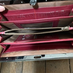 財布　赤の画像