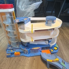 トミカ　駐車場の画像