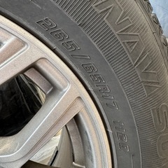 プラドスタッドレスタイヤの画像