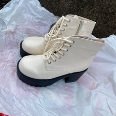 ★3 新品 厚底ブーツ オフホワイトの画像