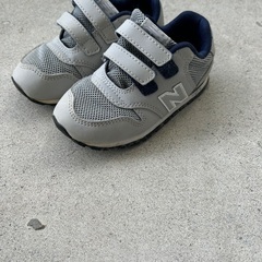 ニューバランス　子供用シューズの画像