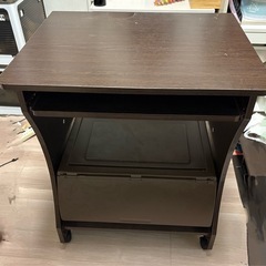 木目調PCデスク 60cm幅（キーボードスライダー・キャスター付）の画像