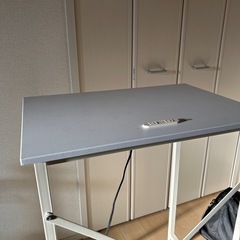 コンセント付きハイデスクの画像