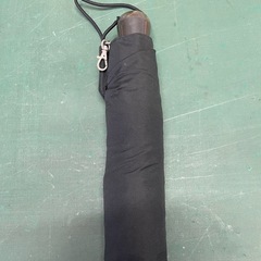 ☆軽量で持ち運びに便利な黒の折りたたみ傘の画像