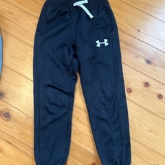 アンダーアーマー　キッズ　130センチの画像