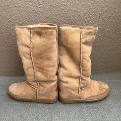 ミネトンカムートンブーツの画像