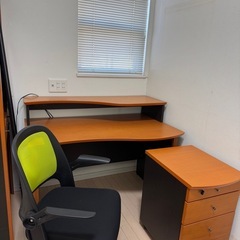 デスク　　キャビネット　　椅子　3点セットの画像