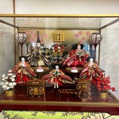 ひな人形　2段　ガラスケース入りの画像